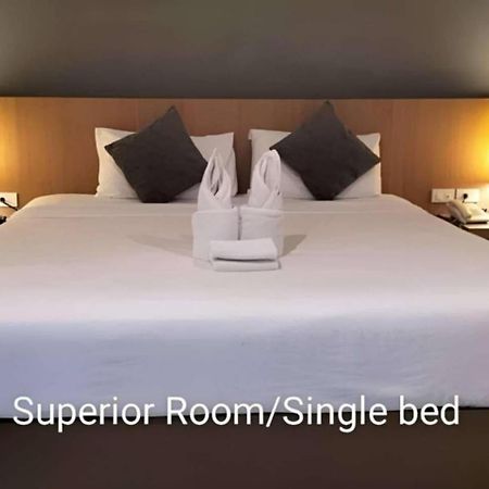 S Tara Grand Hotell Surat Thani Exteriör bild