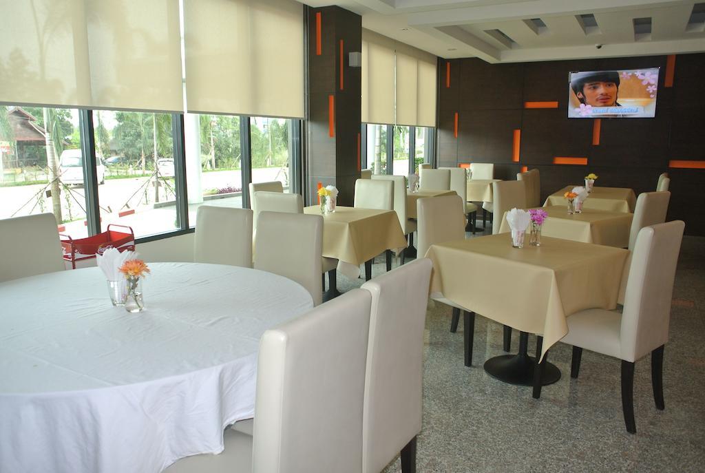 S Tara Grand Hotell Surat Thani Exteriör bild