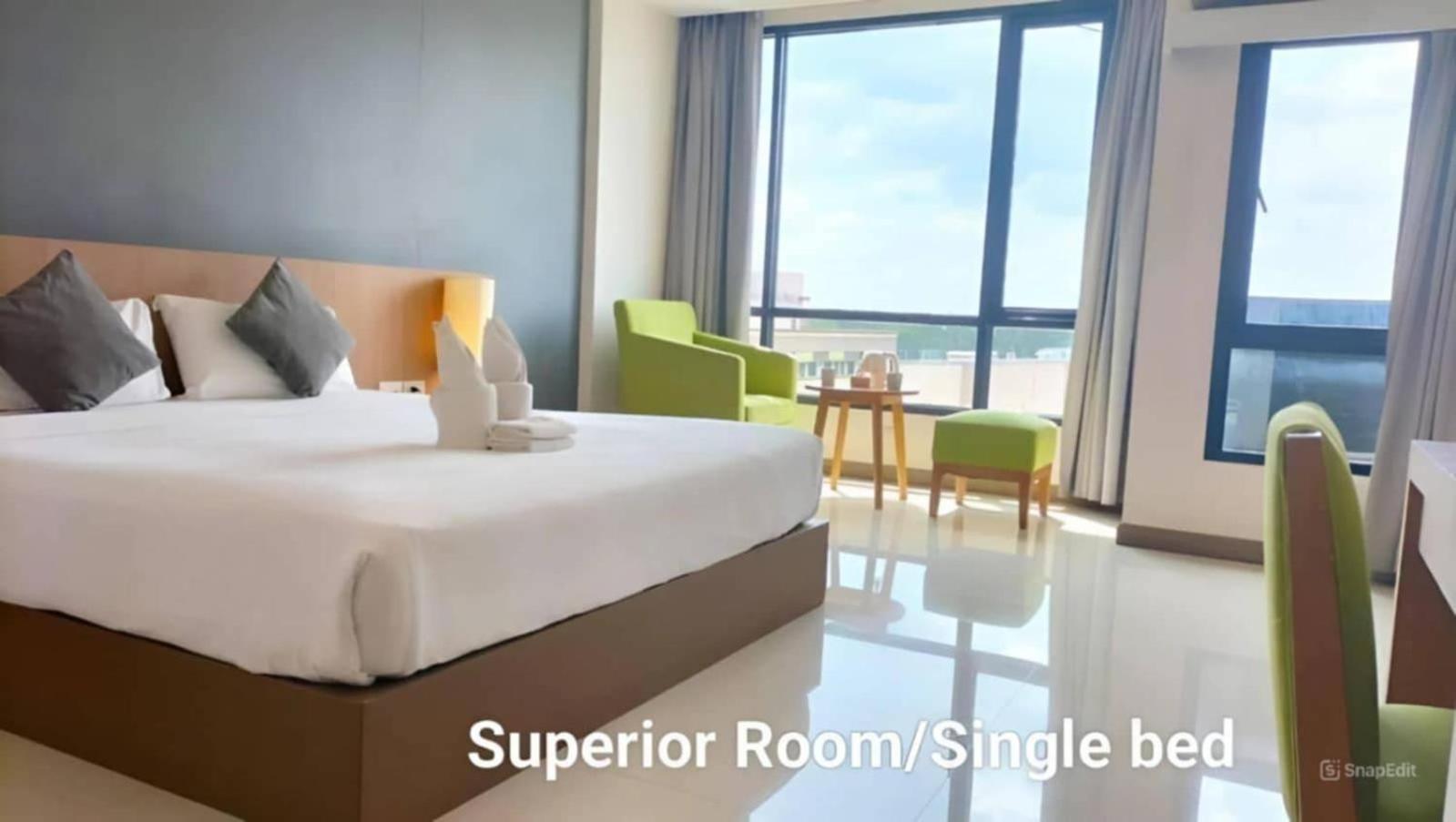 S Tara Grand Hotell Surat Thani Exteriör bild