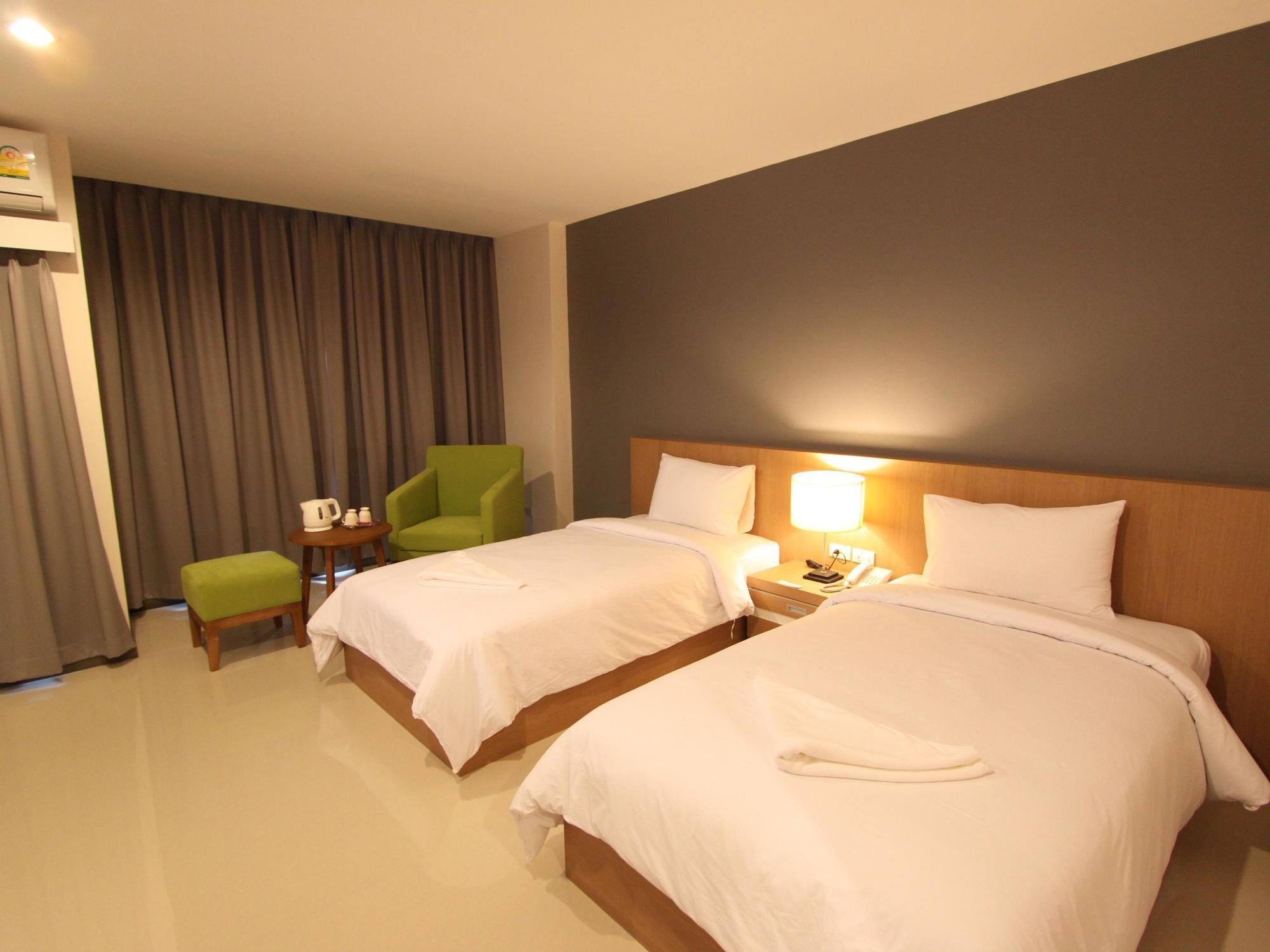 S Tara Grand Hotell Surat Thani Exteriör bild