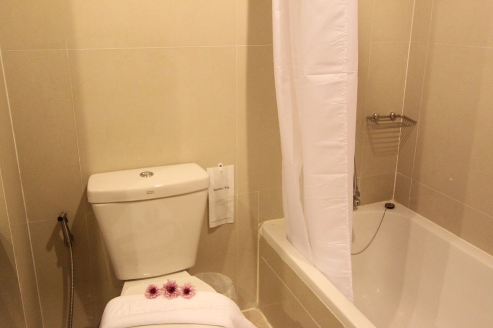 S Tara Grand Hotell Surat Thani Exteriör bild