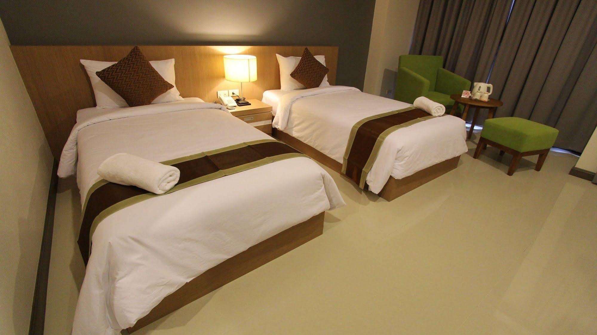 S Tara Grand Hotell Surat Thani Exteriör bild